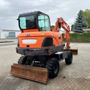 foto 5.5t bagr kolák Doosan kolové rypadlo
