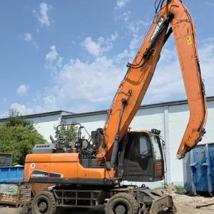 foto 25.5t bagr překládka Doosan DX250 WMH5 (DEVELON) kolové rypadlo handler