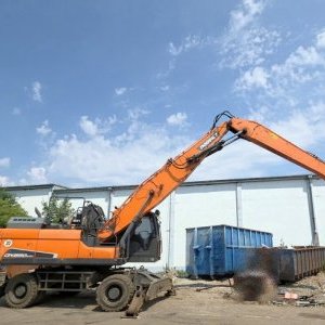 foto 25.5t bagr překládka Doosan DX250 WMH5 (DEVELON) kolové rypadlo handler