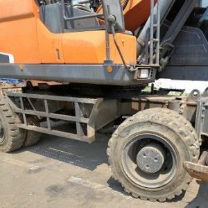 foto 25.5t bagr překládka Doosan DX250 WMH5 (DEVELON) kolové rypadlo handler