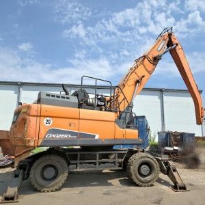 foto 25.5t bagr překládka Doosan DX250 WMH5 (DEVELON) kolové rypadlo handler