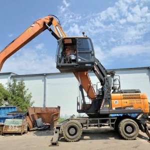 foto 25.5t bagr překládka Doosan DX250 WMH5 (DEVELON) kolové rypadlo handler