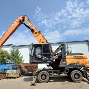 foto 25.5t bagr překládka Doosan DX250 WMH5 (DEVELON) kolové rypadlo handler