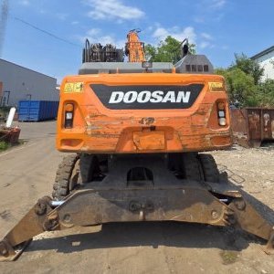 foto 25.5t bagr překládka Doosan DX250 WMH5 (DEVELON) kolové rypadlo handler
